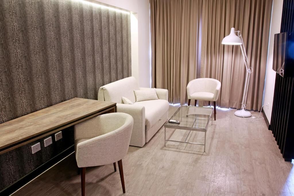 デラックス シングルルーム バルコニー シティビュー | セーフティボックス (室内)、WiFi (無料)