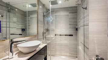 Hårtork och handdukar