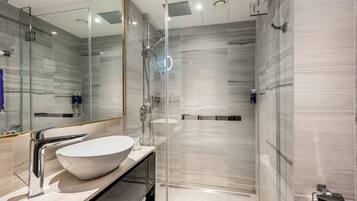 Hårtork och handdukar