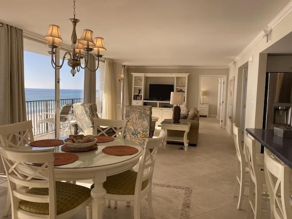 Condo, Multiple Beds (Seachase E301) | Dining