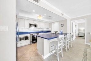 Condo, Multiple Beds (Seachase E301) | Private kitchen
