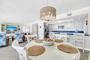 Condo, Multiple Beds (Seachase E301) | Dining