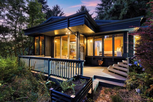 Coastal Escape w/ Balcony, Firebowl & Ocean Views Near Manzanita Sunset House by Avantstay