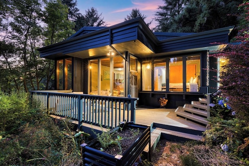 Coastal Escape w/ Balcony, Firebowl & Ocean Views Near Manzanita Sunset House by Avantstay