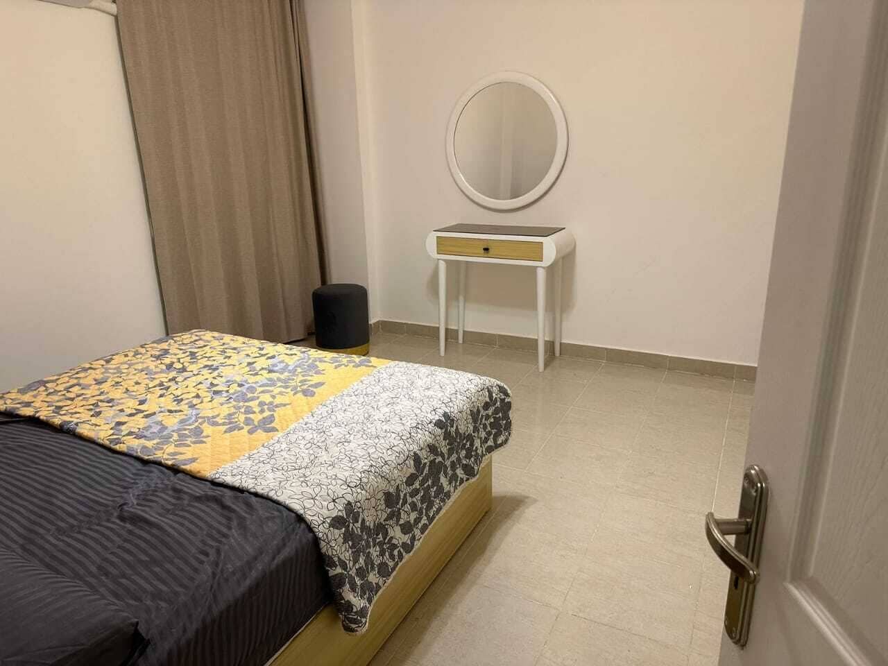 5 bedrooms, iron/ironing board, bed sheets