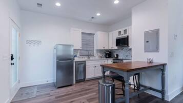 Studio, 1 King Bed, Kitchen, Garden View (Old Town Loft) | Private kitchen | Fridge, microwave, oven, stovetop