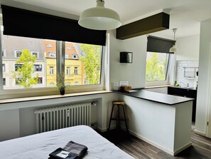 1 bedroom, iron/ironing board, WiFi - Cozy apartment - perfect location: Rhine, cafes, bars, excellent connections (Köln)
