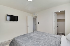 2 habitaciones, tabla de planchar con plancha, wifi y ropa de cama