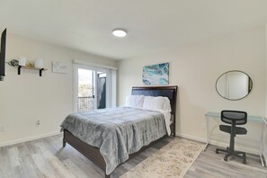 2 chambres, fer et planche à repasser, Wi-Fi, draps fournis