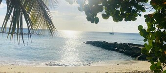 Bajan Breeze 3-bedroom apartment 15 minutes walk to the beach