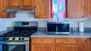 Fridge, microwave, oven, stovetop - Charming 3-bedroom building with fitness room in fabulous Verona (Verona)