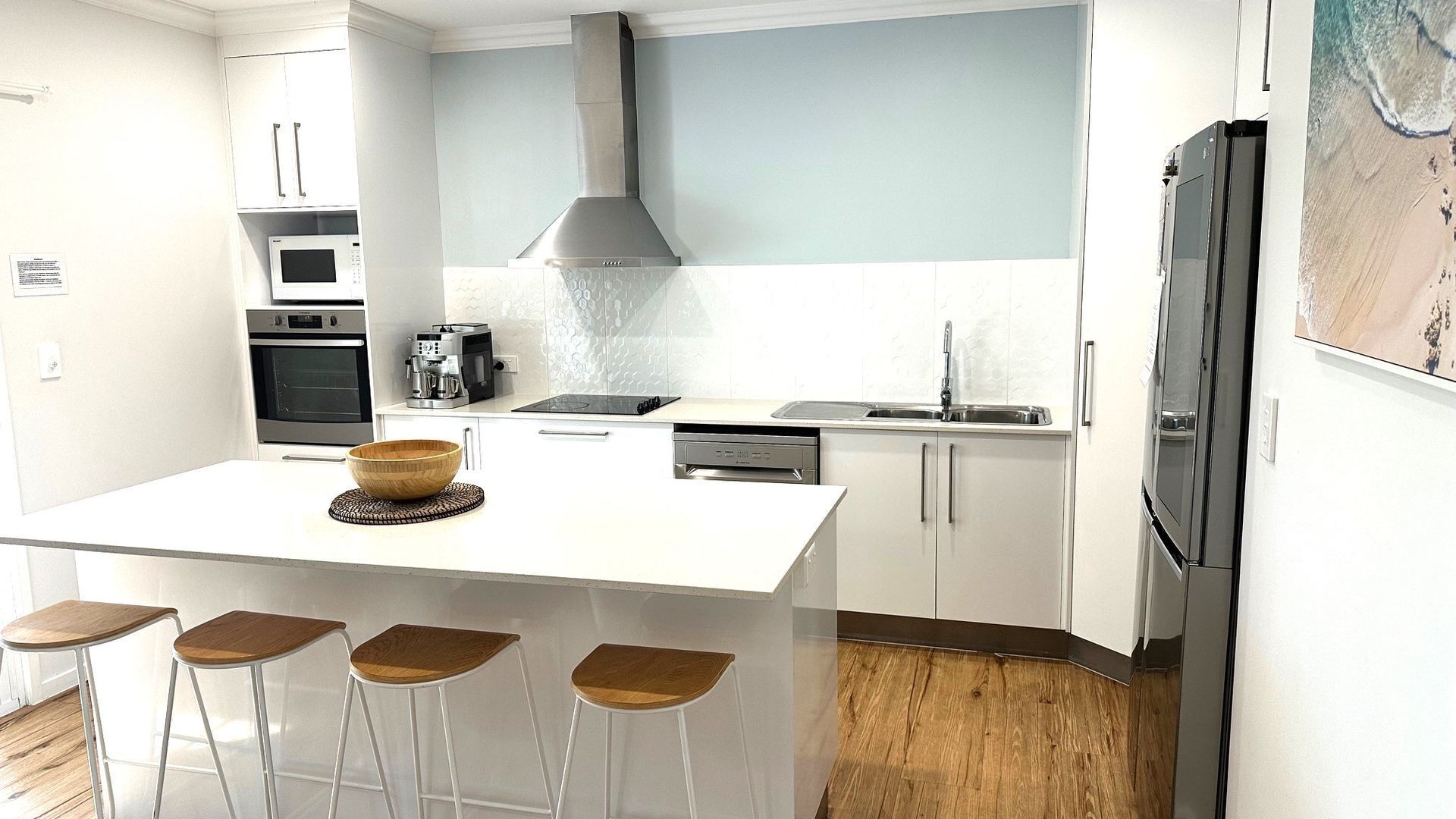 Réfrigérateur, micro-ondes, four, lave-vaisselle