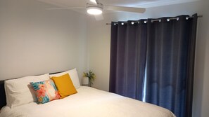 4 bedrooms, iron/ironing board, free WiFi - 8 Bomburra Court - Rainbow Beach (Rainbow Beach)
