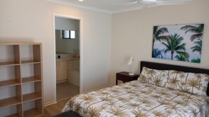 3 habitaciones, tabla de planchar con plancha y internet 