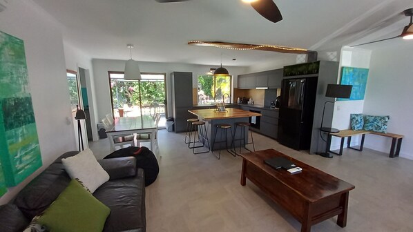 Televisión y reproductor de DVD 