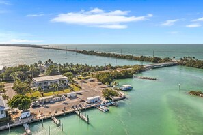 Luokittelematon kuva, 3 kautta 20, painike