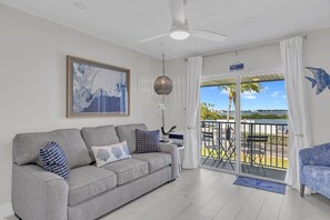 Unclassified image, 4 of 20, button