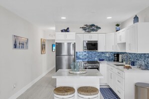 Fridge, microwave, oven, stovetop - Blue Haven Duck Key Oceanfront Condo (Duck key)