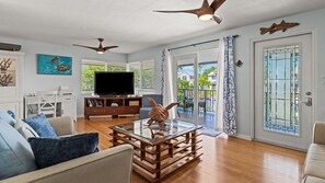 TV - Ocean Dj Blue  Duck Key Waterfront Escape (Duck Key)