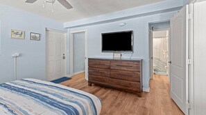 4 bedrooms, iron/ironing board, free WiFi, bed sheets - Ocean Dj Blue  Duck Key Waterfront Escape (Duck Key)
