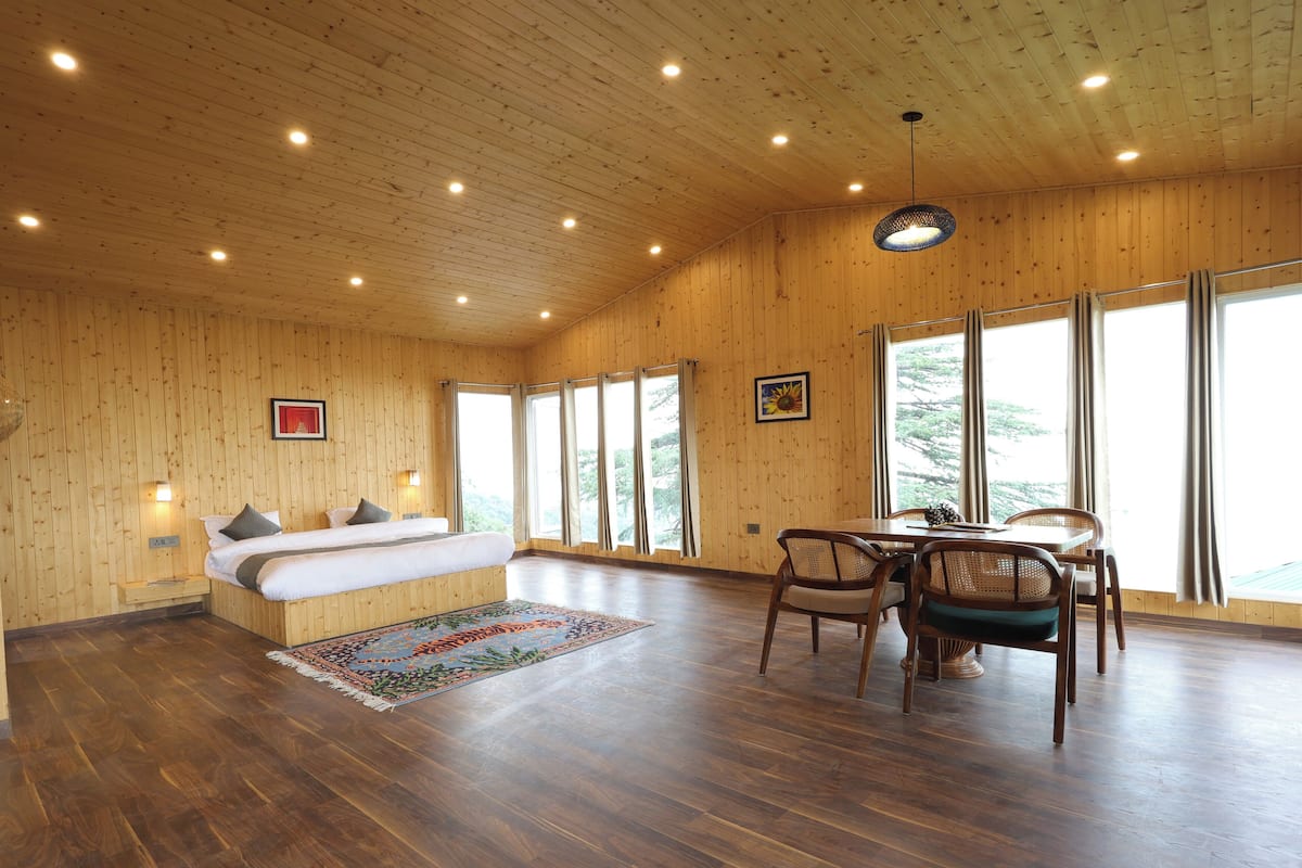 3BHK Magpie Villa | Desk, soundproofing, free WiFi, bed sheets