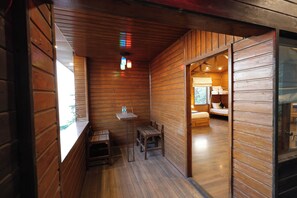 Desk, soundproofing, free WiFi, bed sheets - Sansa By The Woods - Manor Mussoorie (Mussoorie)