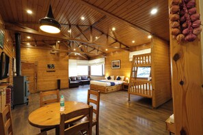 Sthana Valley View Woodhouse | Työpöytä, äänieristys, ilmainen Wi-Fi, vuodevaatteet