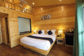 Vajra Duplex | Escrivaninha, quartos à prova de som, Wi-Fi de cortesia, roupa de cama
