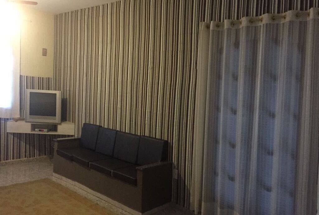 Televisión y chimenea 