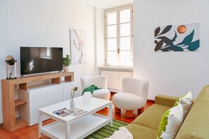 Apartment, 2 Bedrooms, Accessible, Balcony | Living room