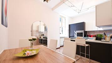 Apartment, 2 Bedrooms, Accessible, Balcony | Dining room