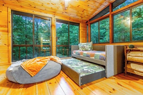 Creekside Cottage in Ellijay, Ga