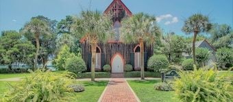 Pearl of the Promenade - Old Town Bluffton, SC 2 Bed Townhome in Prime Location