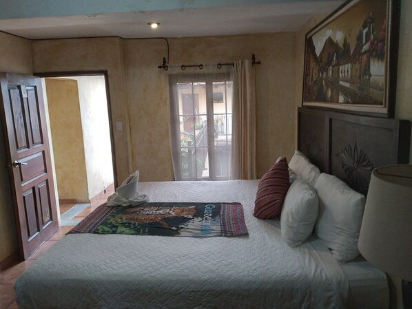 Room | Free WiFi
