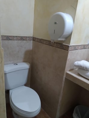 Triple Room | Bathroom
