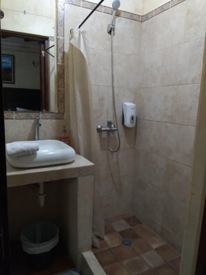 Triple Room | Bathroom
