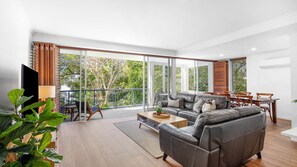 A modern living room with a sofa, coffee table, and a TV. - Trieste 4 Sunshine Beach (Sunshine Beach)