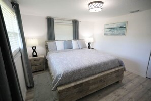 2 bedrooms, iron/ironing board, WiFi, bed sheets - Calico Room Manasota Delux Villas (Sarasota County)