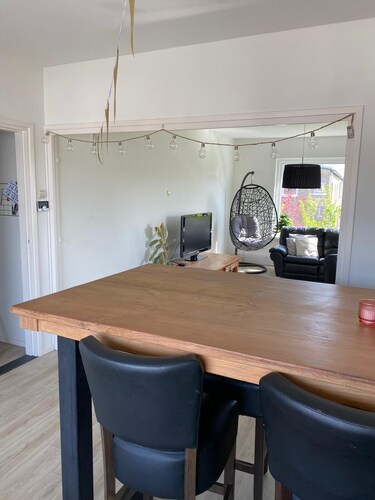 Lovely 2 bedroom apartment with balcony (near city center)