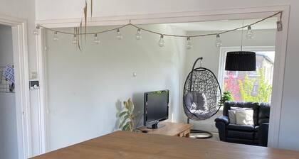 Lovely 2 bedroom apartment with balcony (near city center)