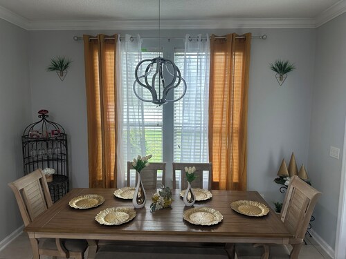 Spacious 4-bedroom house in the heart of Oakleaf