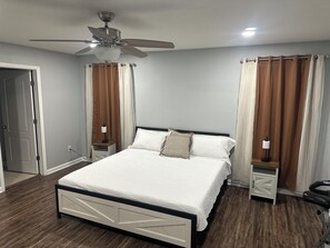 4 habitaciones, tabla de planchar con plancha, cuna de viaje y wifi 