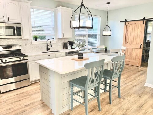 Saltee Cove Coastal Getaway - Charming 3 Bedroom/2.5 Bath Lowcountry Cottage