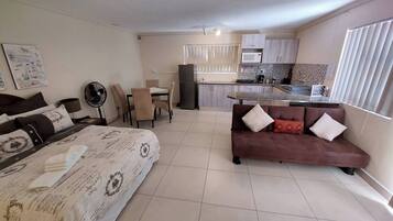 2 bedrooms, iron/ironing board, internet, bed sheets