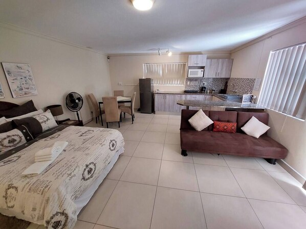 2 bedrooms, iron/ironing board, Internet, bed sheets