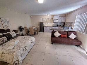 2 bedrooms, iron/ironing board, Internet, bed sheets