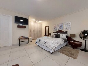 2 bedrooms, iron/ironing board, Internet, bed sheets