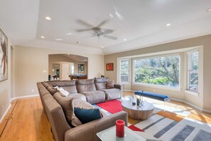 Interior - Pool + Hot Tub + Firepit + Game Room Minutes From Sebastopol & Russian River Baker Lane Retreat (Sebastopol)