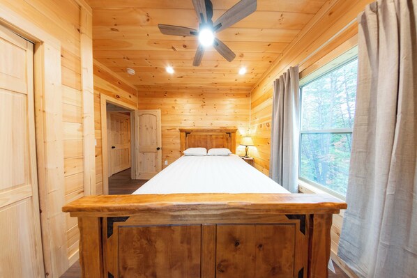 2 bedrooms, desk, iron/ironing board, free WiFi