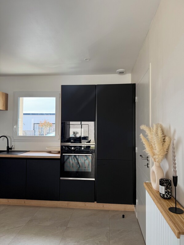 Microwave, oven, stovetop, dishwasher - Cosy house with terrace & garden - Le Conquet (Le Conquet)